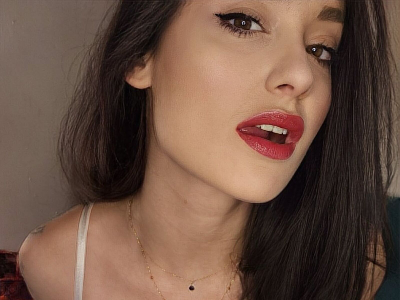 Live cam for LilyValmont