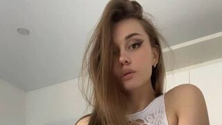 Free Nude ElwineDensmore