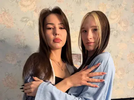 Chat with EarleneAndElva