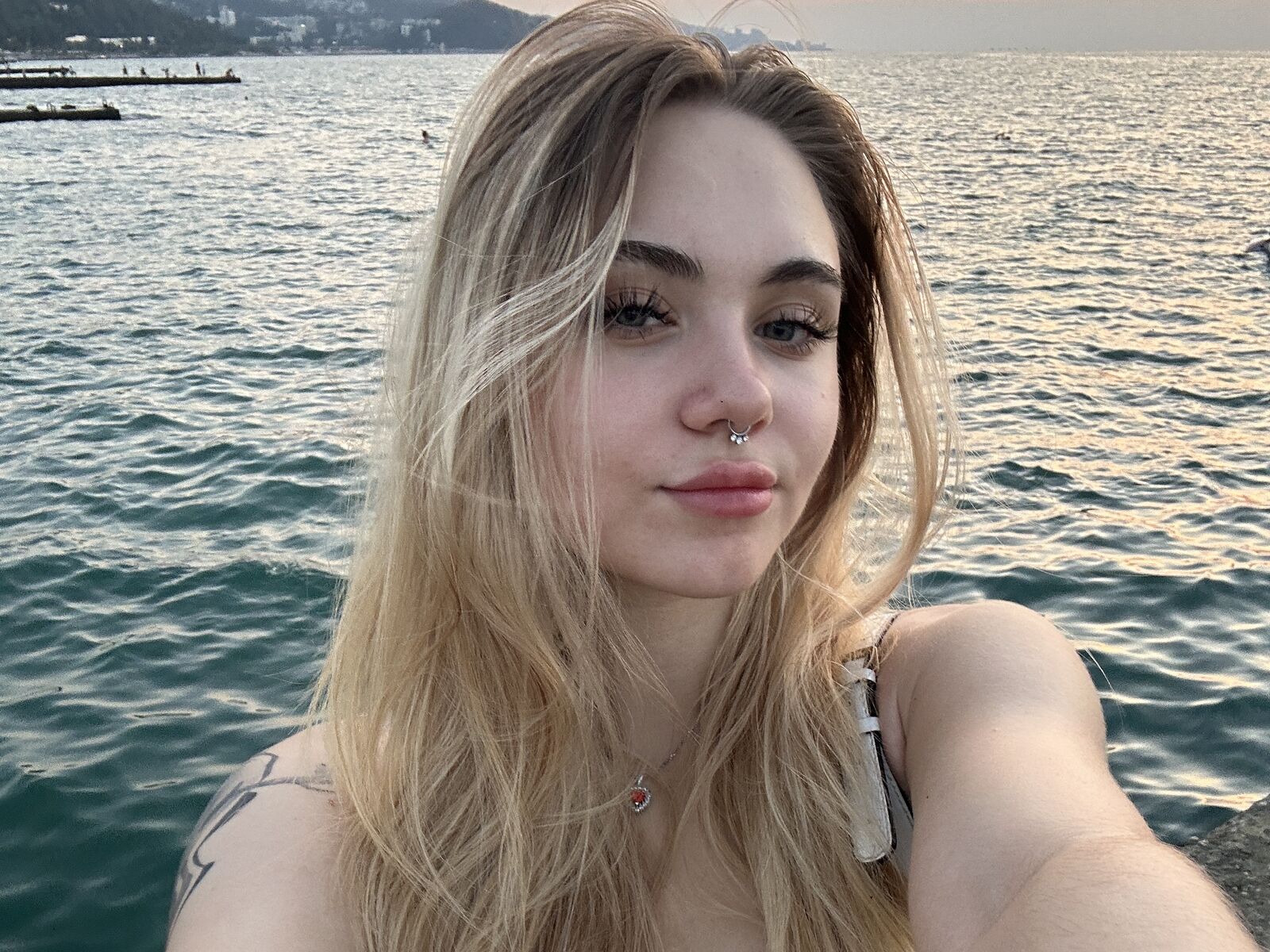 Live cam for LunaMillie