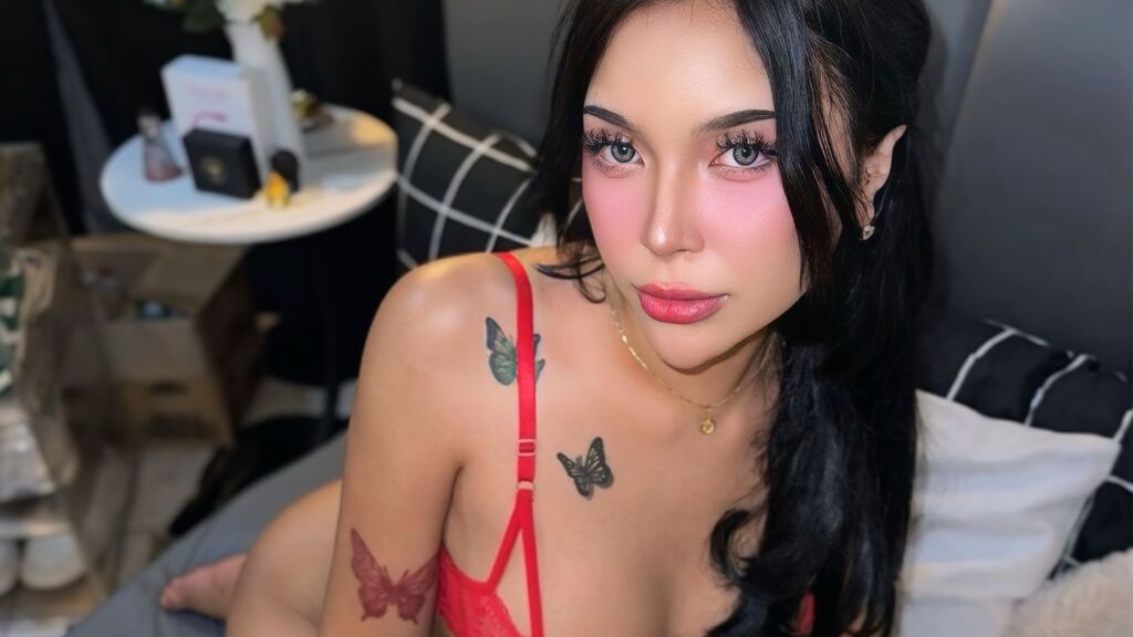 TyraMadrigal live cam model at LiveJasmin