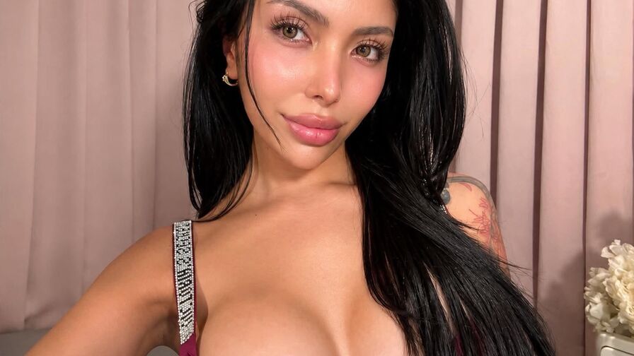 Join TyraMadrigal’s Live Webcam Show