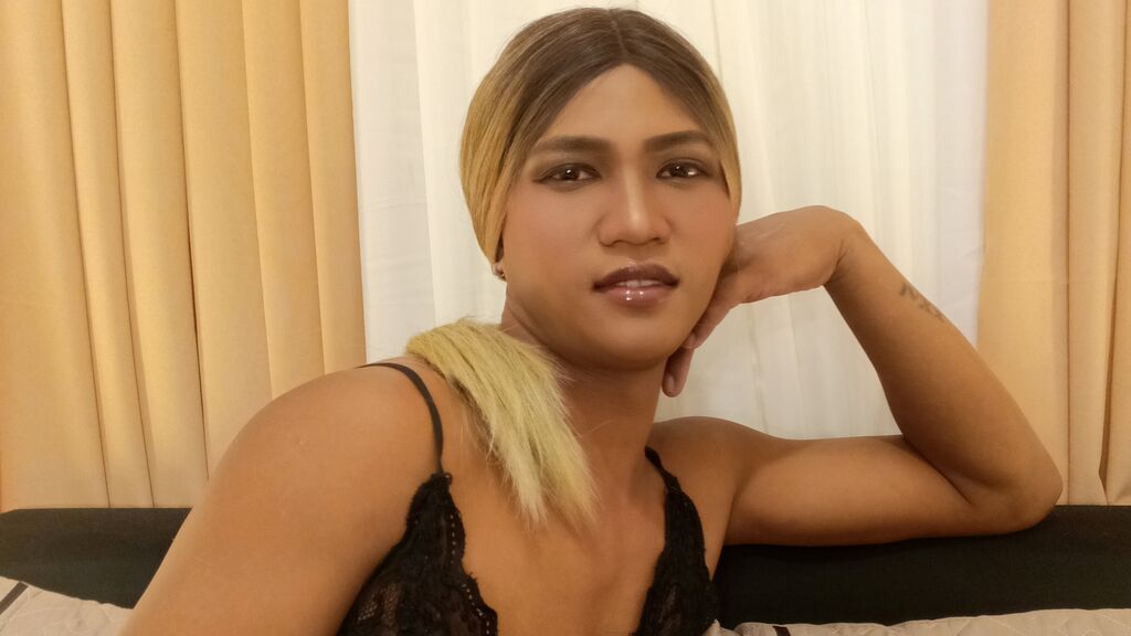 MontemayorAvery Live Cam on LiveJasmin