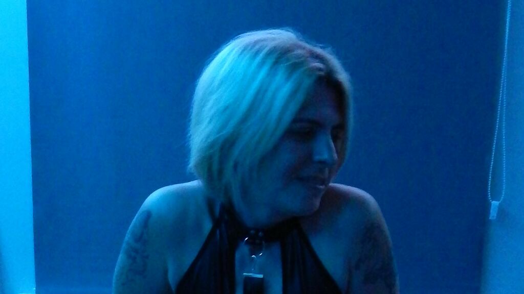 MinxyMoore online cam on GirlsOfJasmin