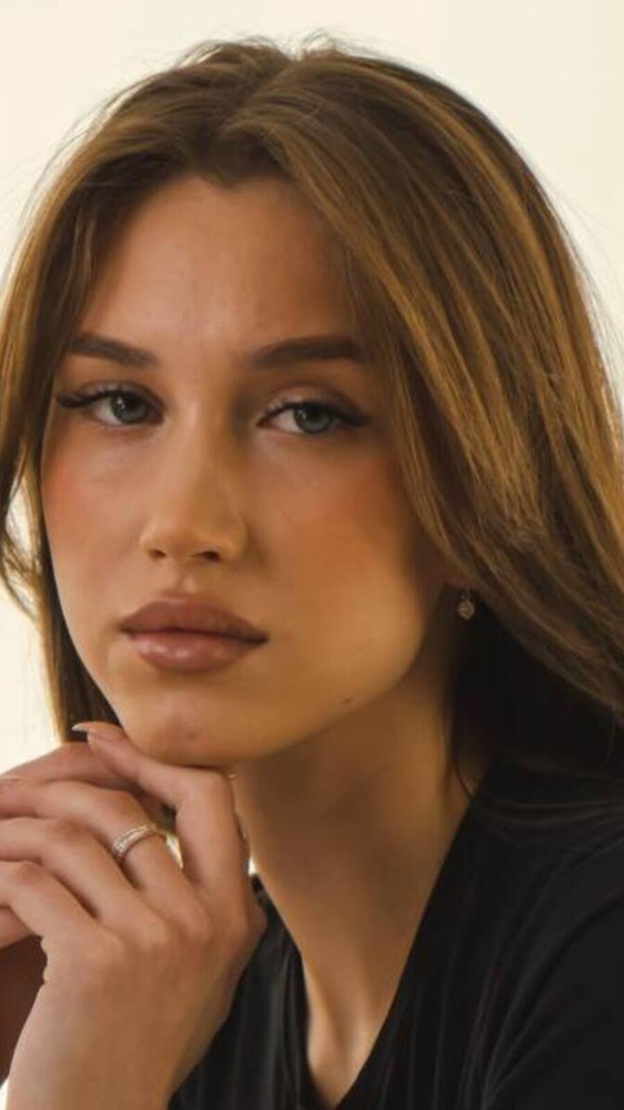 AmelinaBrauberg glamour portrait