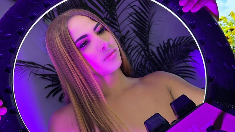 Enter SophiaVasco VIP Show