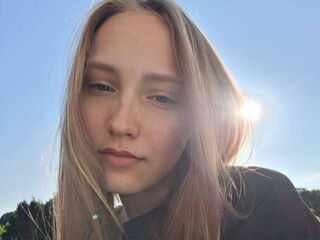 VIVO.webcam WanitaLoeppky (18) girl with normal breasts