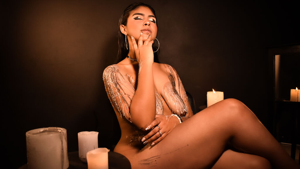 AliciiaColins live cam model at LiveJasmin