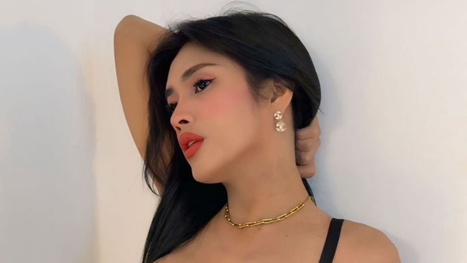 KiaraWarla erotic portrait