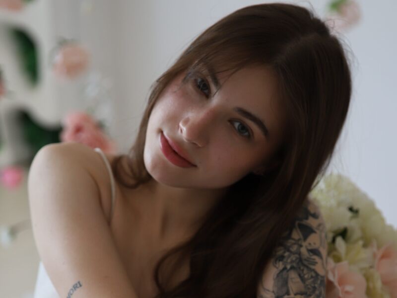elliecruze profile
