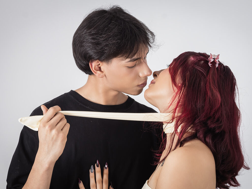 ChristoferAndMia LiveJasmin model room profile