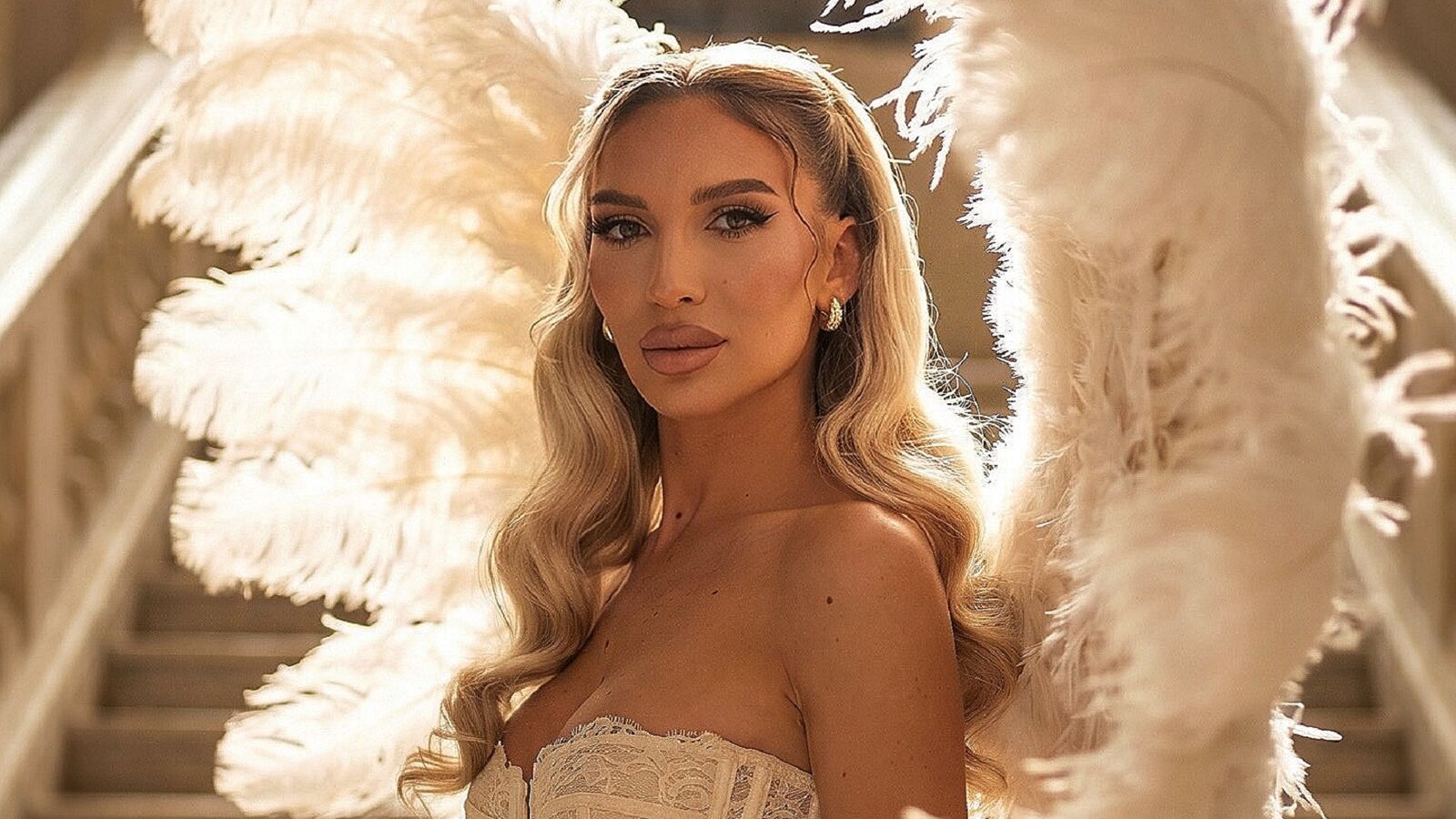 DalidaSelena glamour portrait