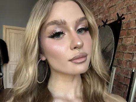 Chat with SaphiraLuxe