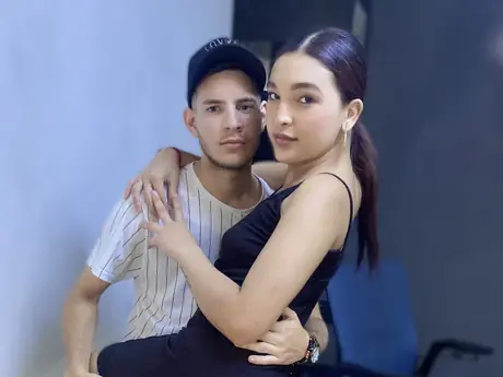 Chat with LaraAndDanny