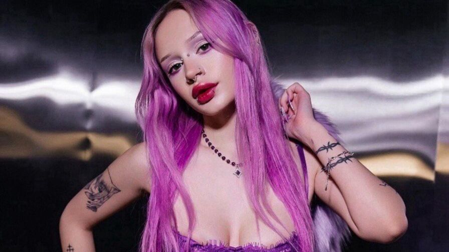 Watch PurpleLili live on E-Chat