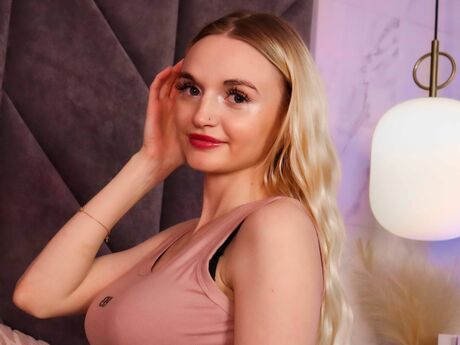 Chat with MilaLuxia