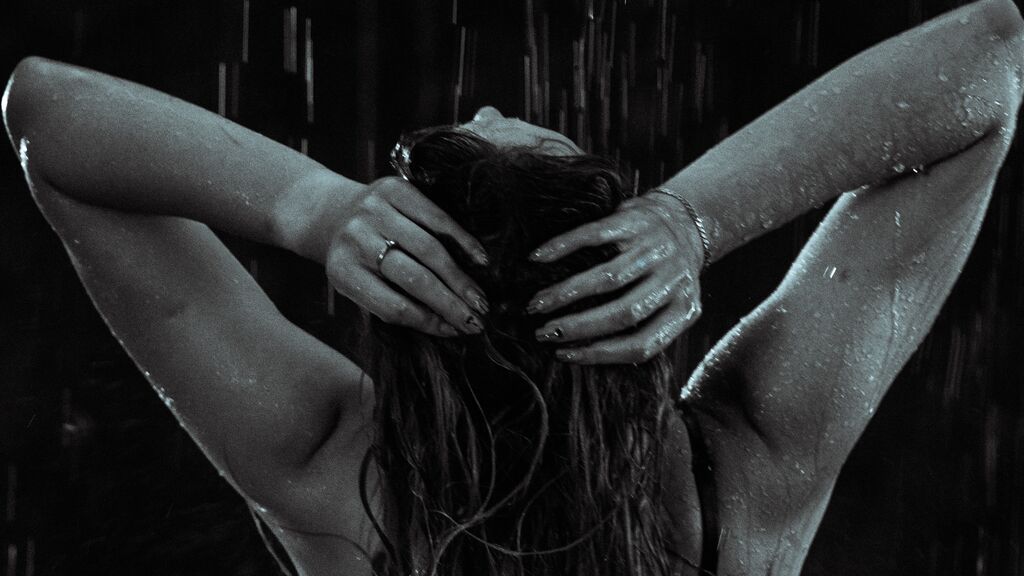 LunaGros live cam model at LiveJasmin