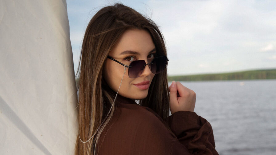 Watch EvaLevi live on Live Cams