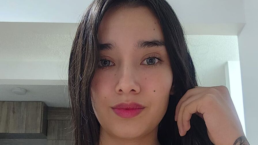 Watch CarolinaCasas live on E-Chat