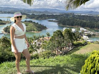 AuraCrhistina Hot live cam performers