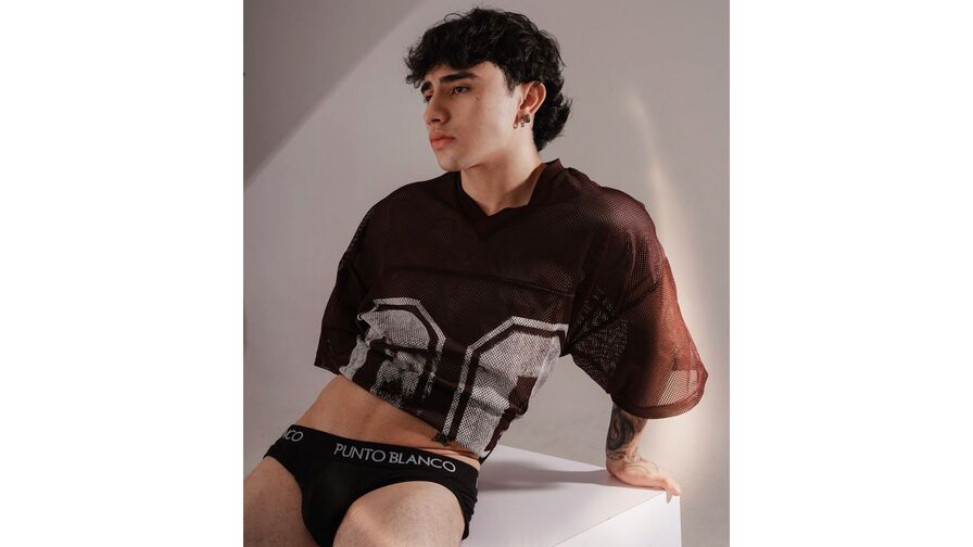 Enjoy Live Webcam with ZackBelmond