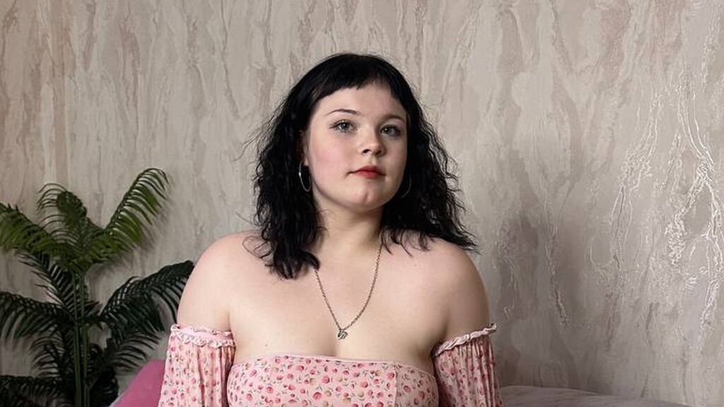 LunaMillen's profile from Jasmin at GirlsOfJasmin'