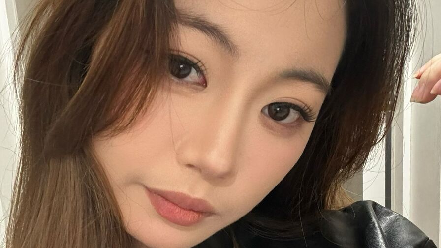 Watch SaffronFeng live on PORNOGIF