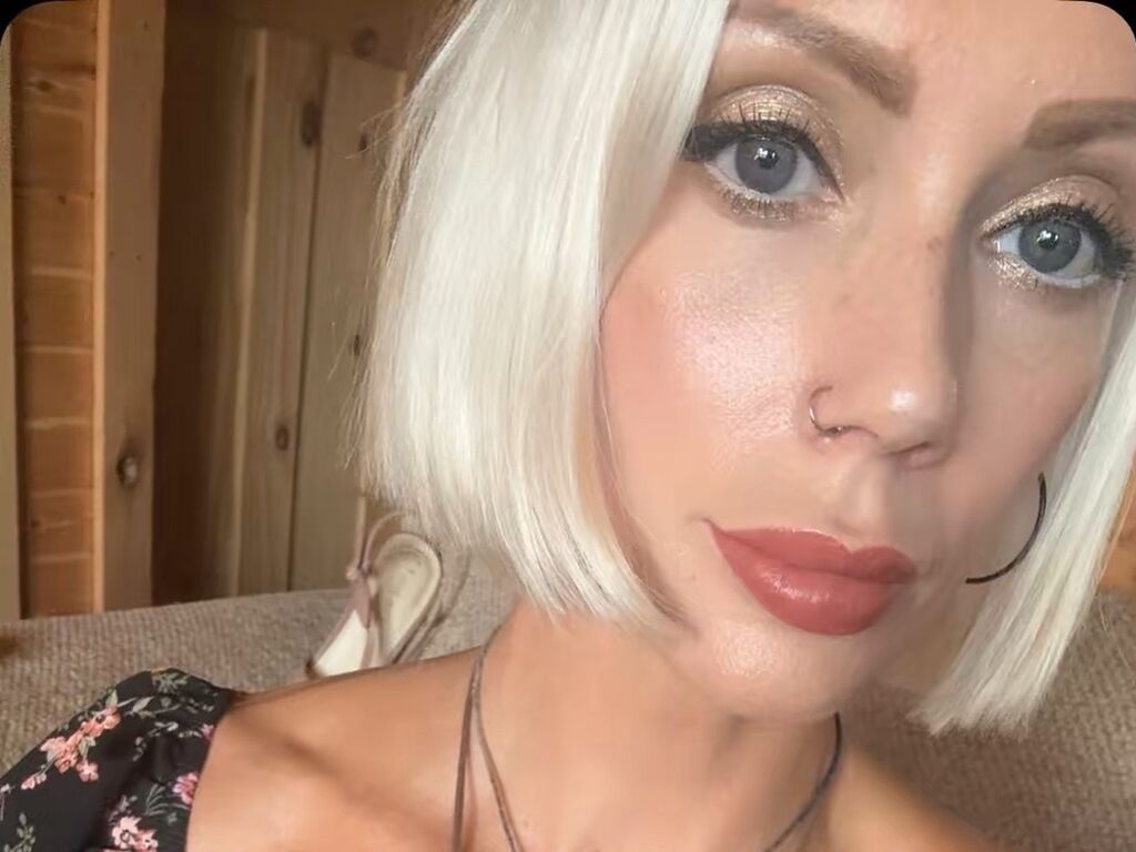 BellaDays free chat webcam girl