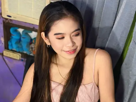 Chat with NicholeShin