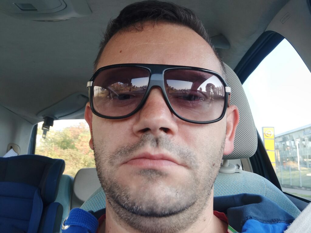 LoryMartin adult male cam thumbnail