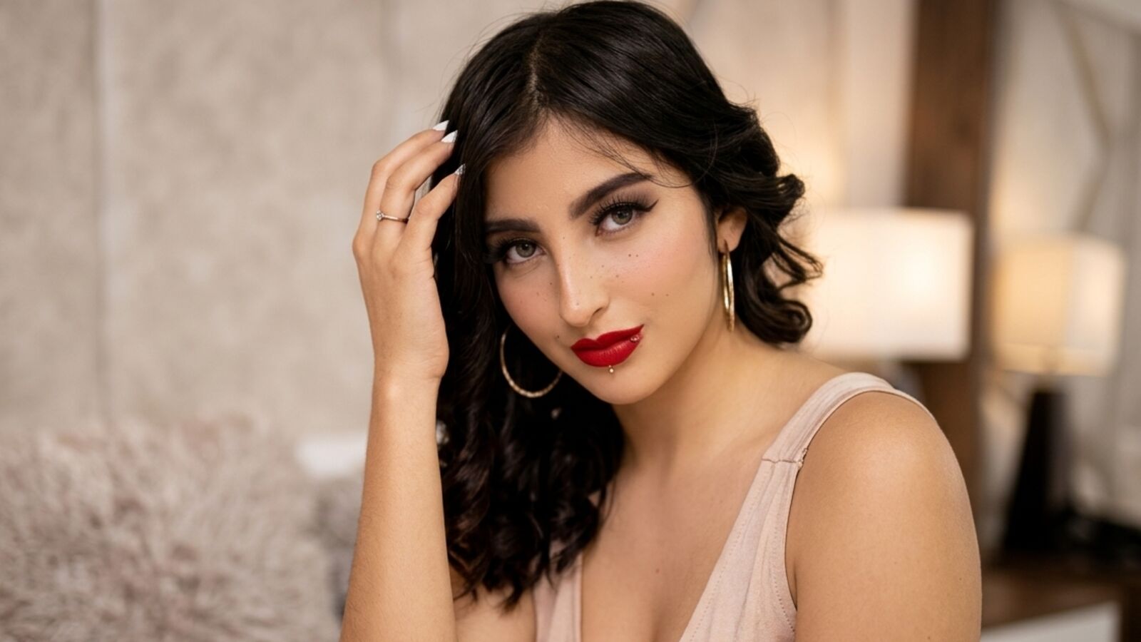 VelvetRossie erotic portrait