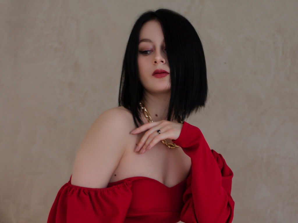 RousLucy Nude