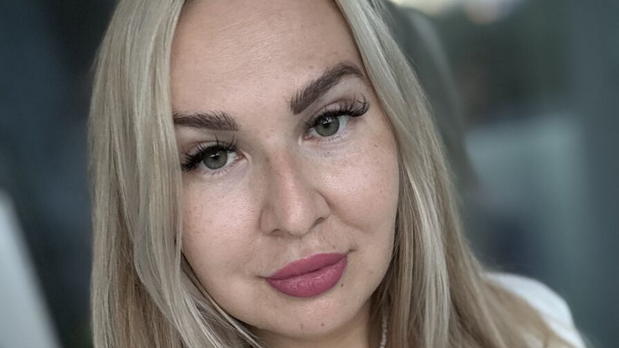 Enjoy Live Webcam with MilaMoore