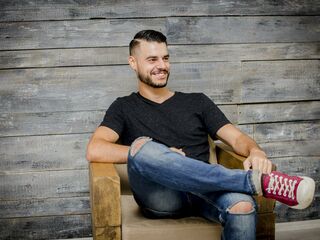 adult chat room GeorgeChoco