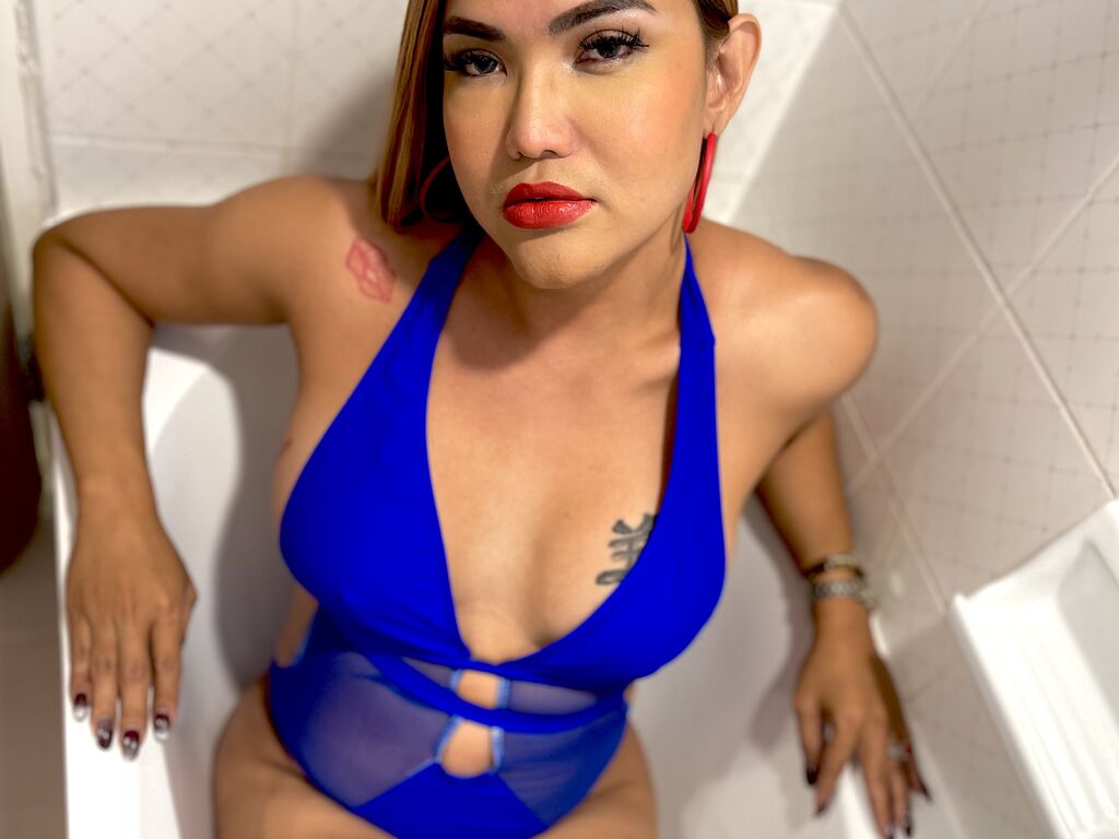 BriannaFuente adult trans cam thumbnail