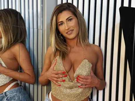 Chat with HeleneMonroe