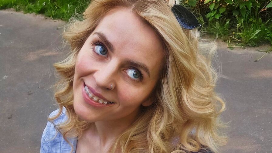 JulietteKramer's Premium Pictures and Videos