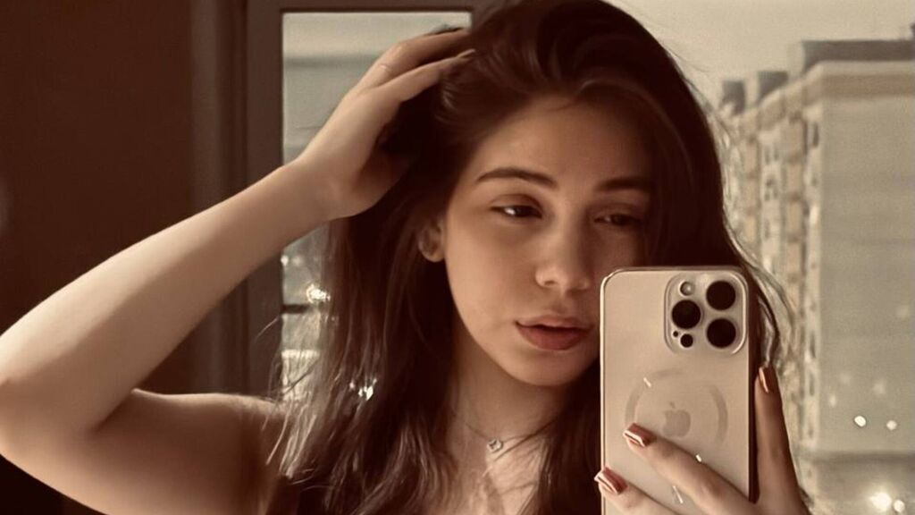 AlishiaCowlin cover