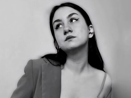 Chat with PollyBloomm