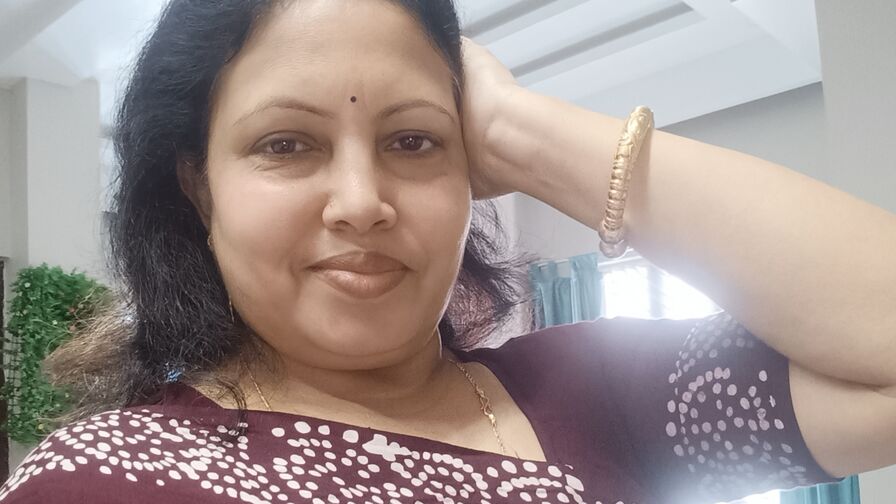 Join ManishaJi’s Live Webcam Show