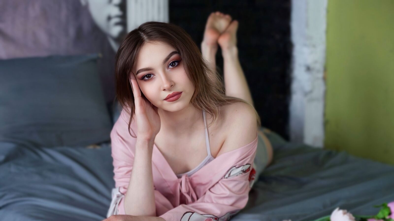 MiaMoonee erotic portrait