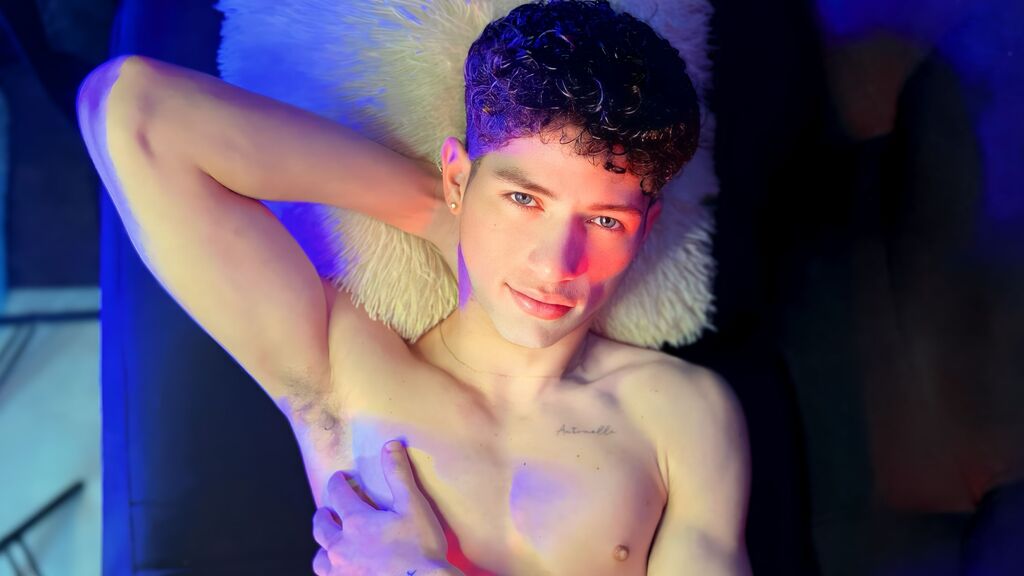 MattiaLeroy Live Cam on LiveJasmin