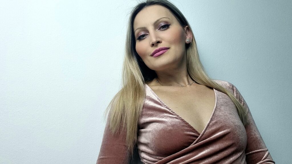 EliseLoff Live Cam on LiveJasmin