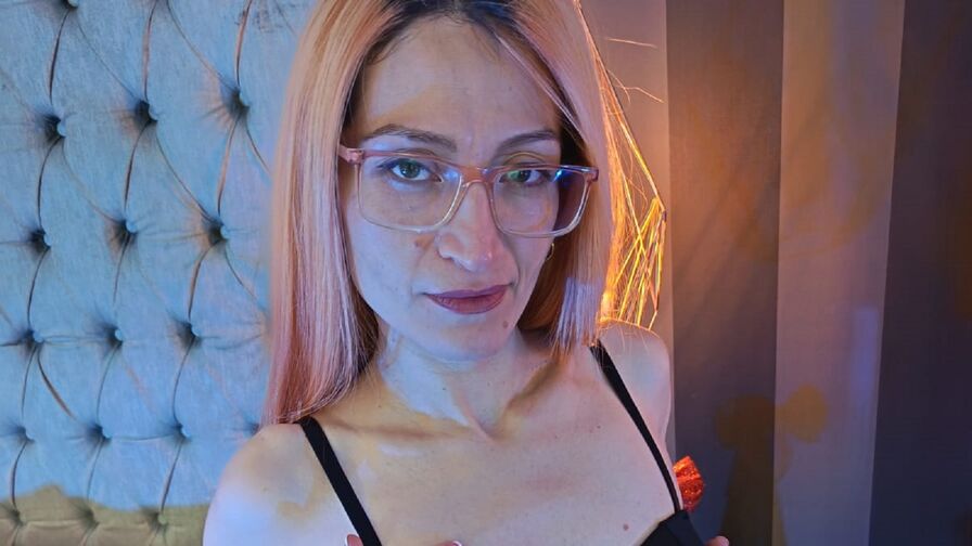 JadeBorue live cam model