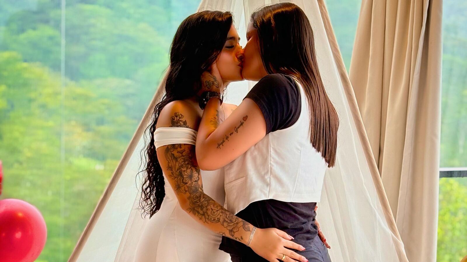 SaraAndMayra erotic portrait