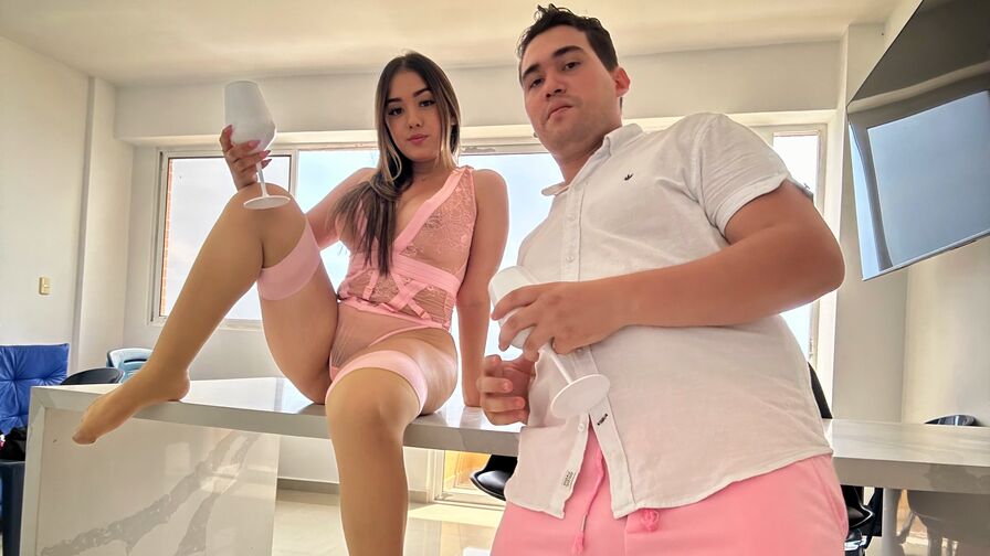 Watch HannaandNico live on E-Chat