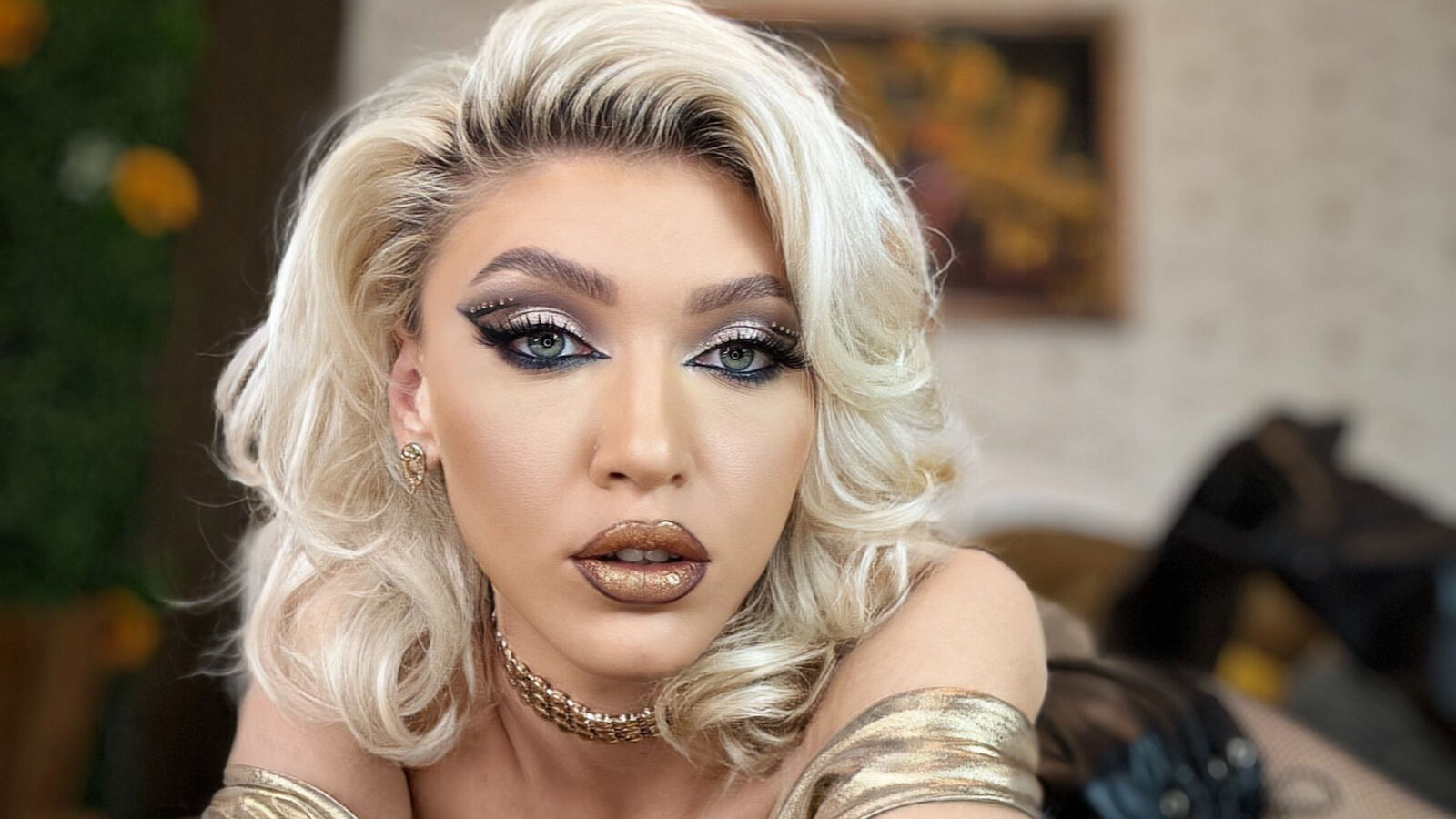 EmmaAmstrong erotic portrait