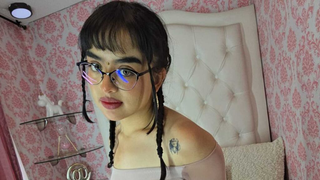 Statistics of MinnieLander cam girl at GirlsOfJasmin