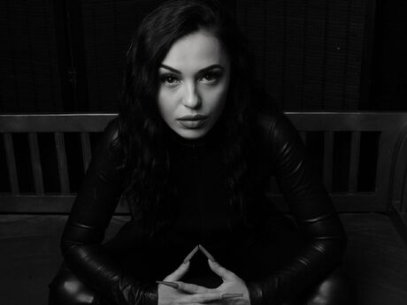 Chat with ClaireBond