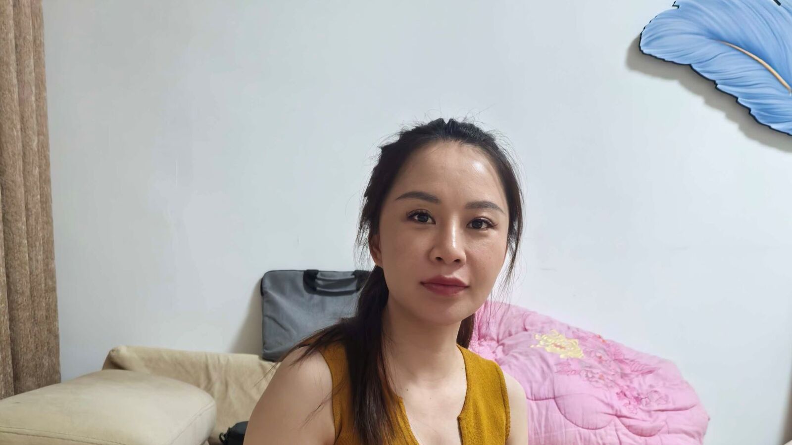 XiaoJuan erotic portrait